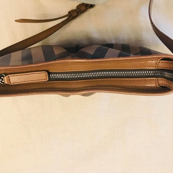 Burberry Hartham Crossbody - Picture 4 of 6